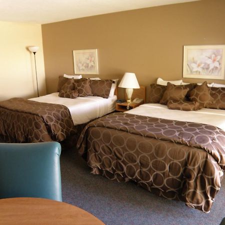 The Inn At Silver Lakes Helendale Room photo