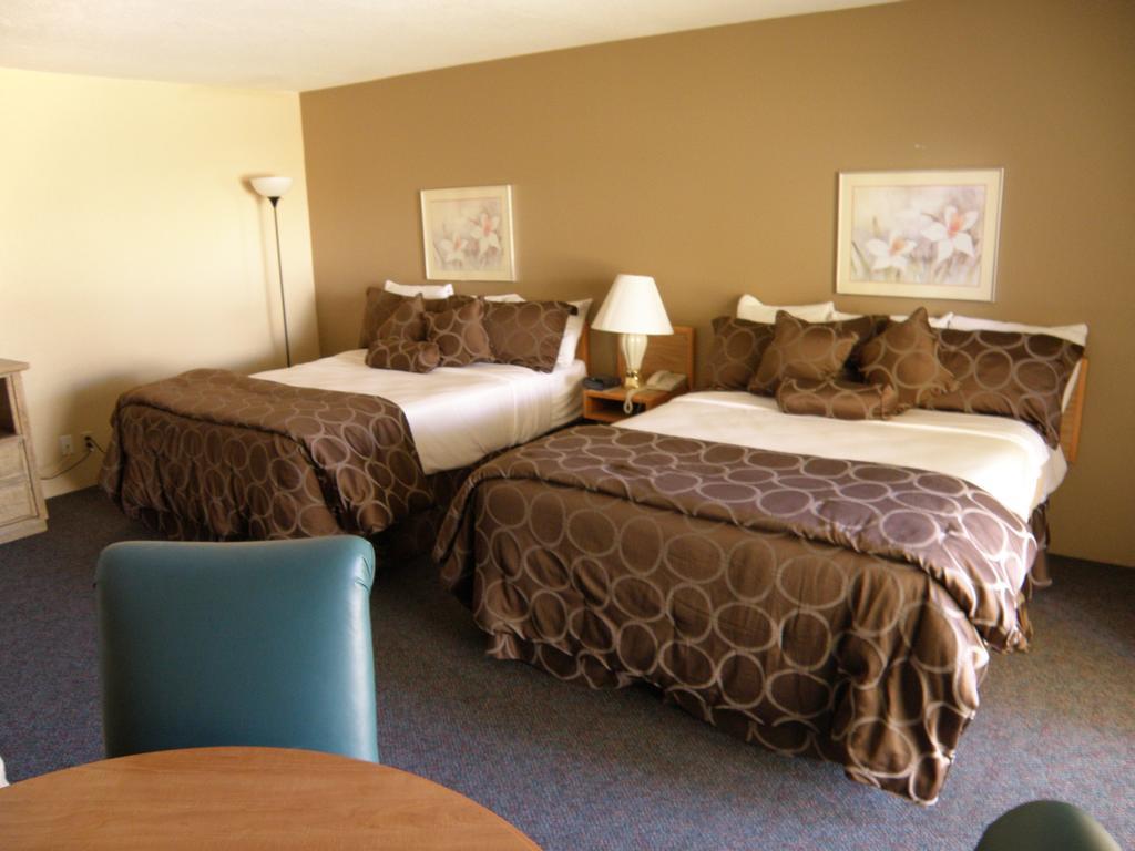 The Inn At Silver Lakes Helendale Room photo